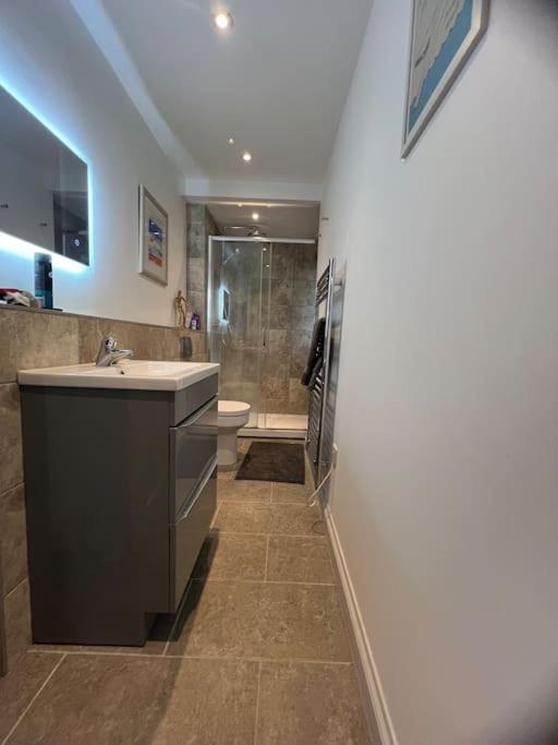 Self-Contained Ensuite Double Or Twin Bedroom In Pentir Bangor  Exterior photo